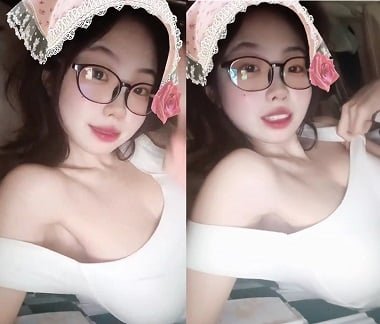 Em gái xinh đẹp kêu gọi bạn vào nhà địt nhau