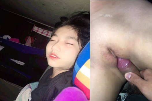 Đút thằng cu vào con bướm non đang chợp mắt ngủ trưa