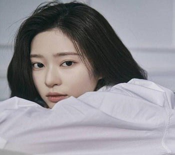 Minju là một nữ diễn viên xinh đẹp xuất hiện trong bộ phim người lớn mới